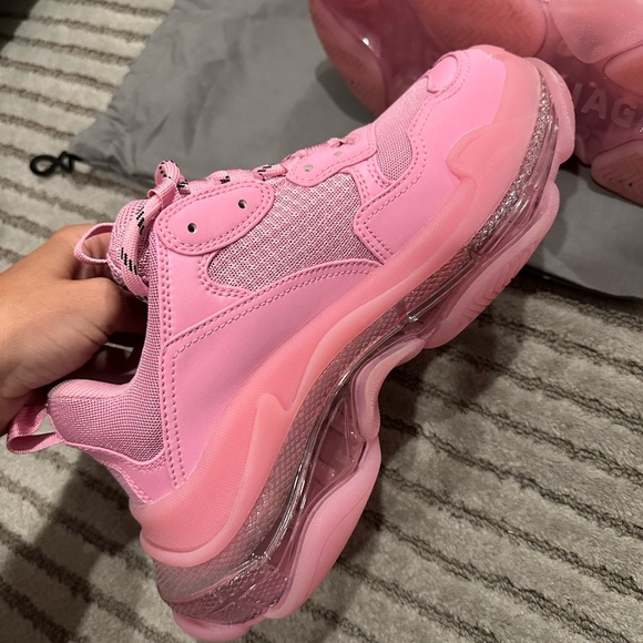 Balenciaga Triple S sneakers in pink - Picture 2 of 11